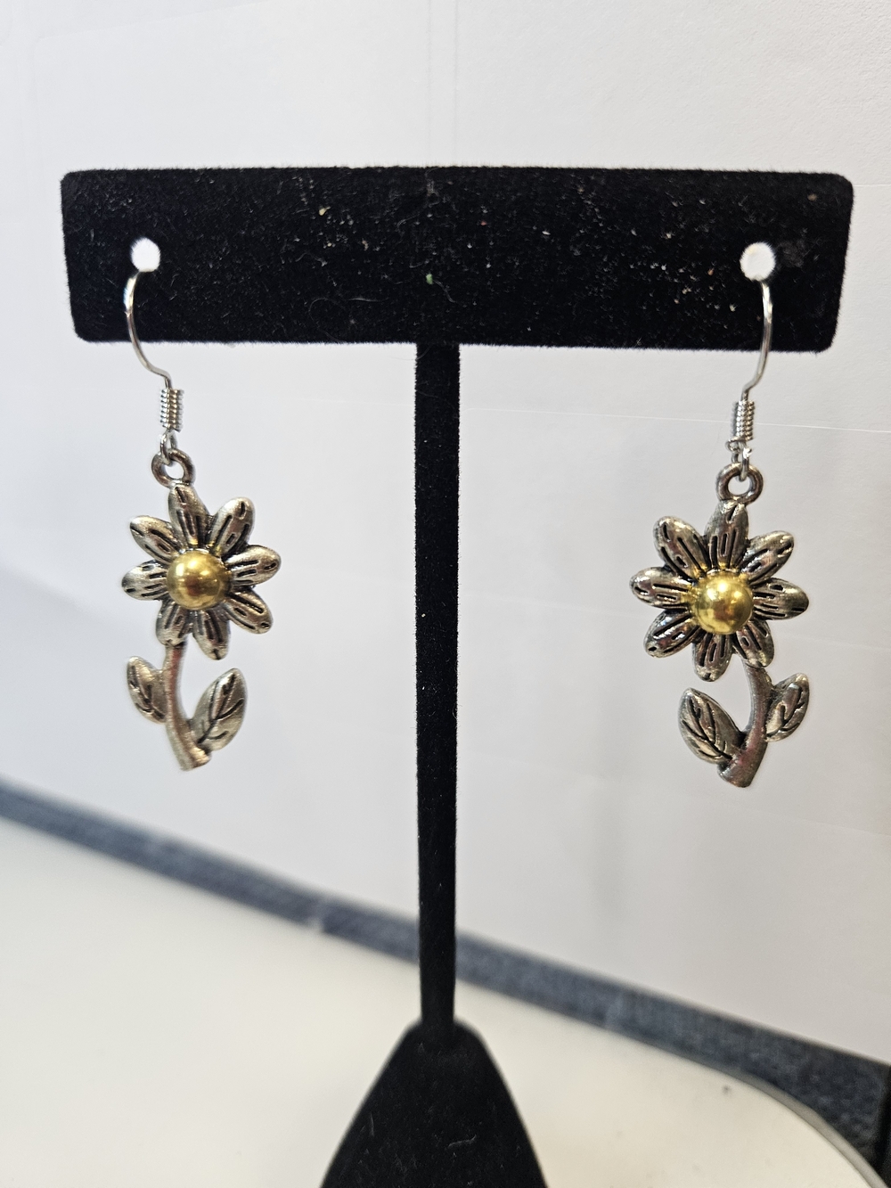 Daisy Drop Earrings with Gold Center - Unbranded